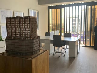 VENTA DE CÉNTRICA Y MODERNA OFICINA - GRANAT, ZONA 04 - 2