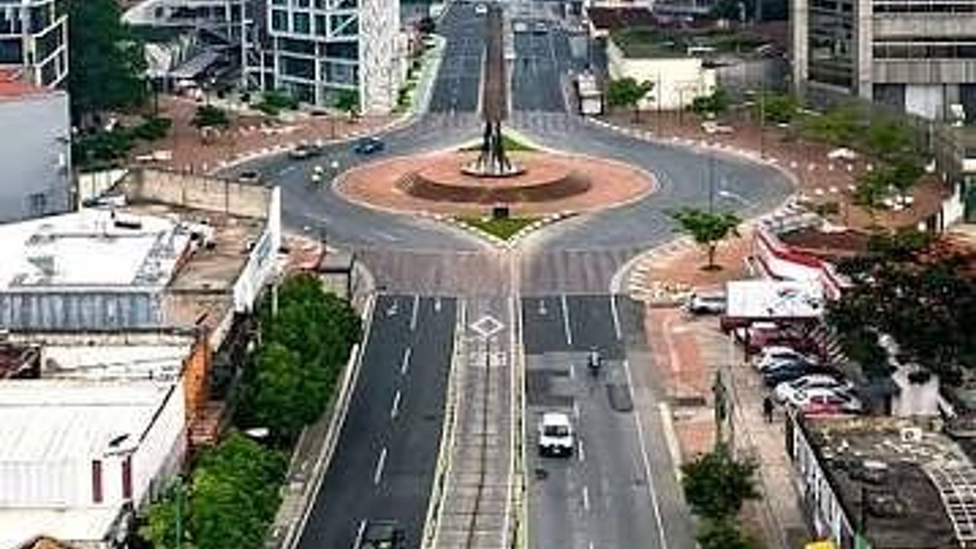 VENTA CENTRO COMERCIAL – ZONA 9
