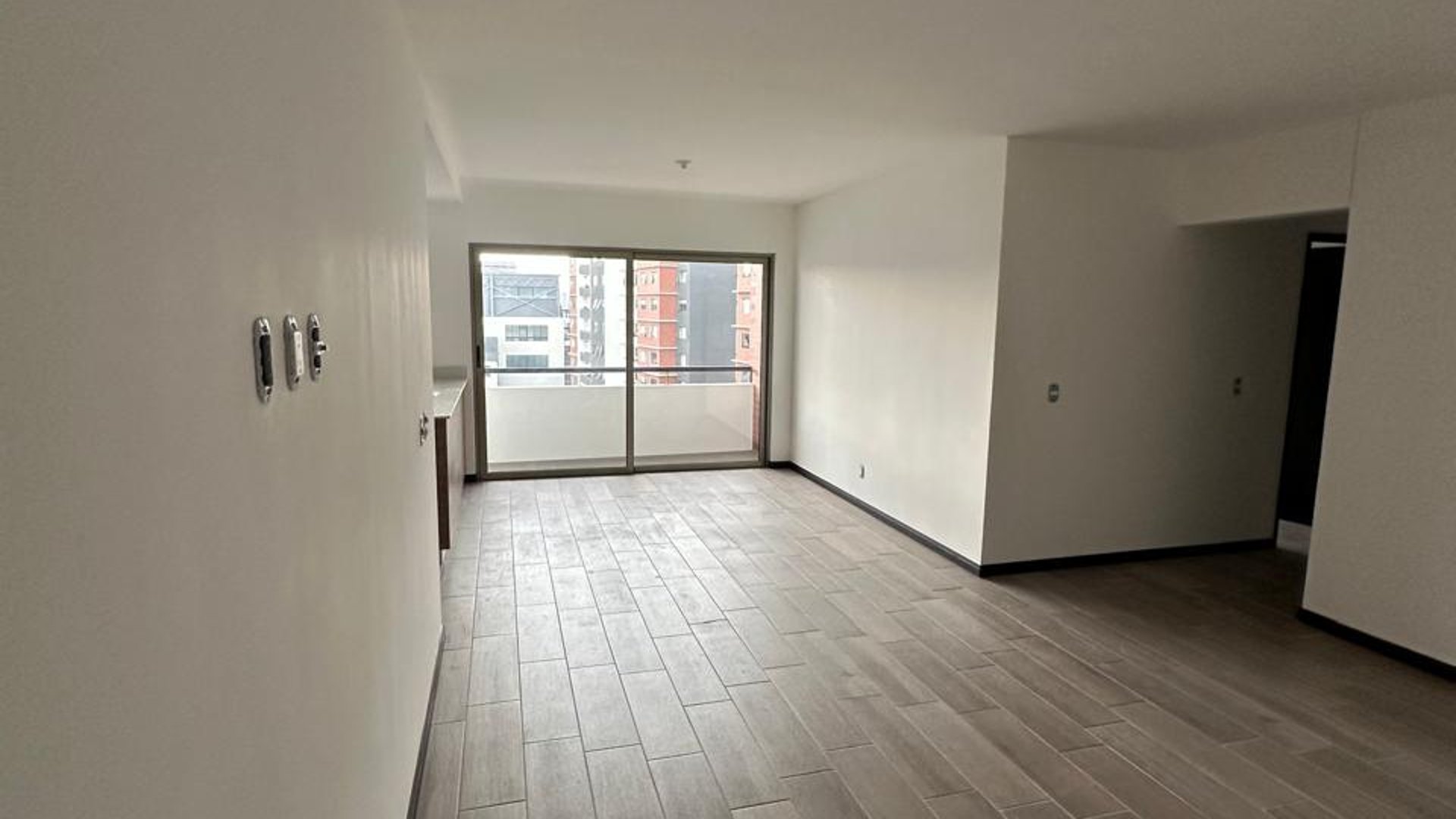 Apartamento en renta, en Zone 14 - Miniatura 3