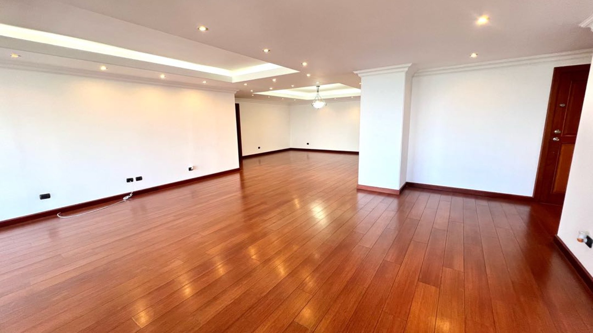 ALQUILER DE AMPLIO APARTAMENTO - MARQUÉS DEL VALLE, ZONA 14 - Miniatura 2