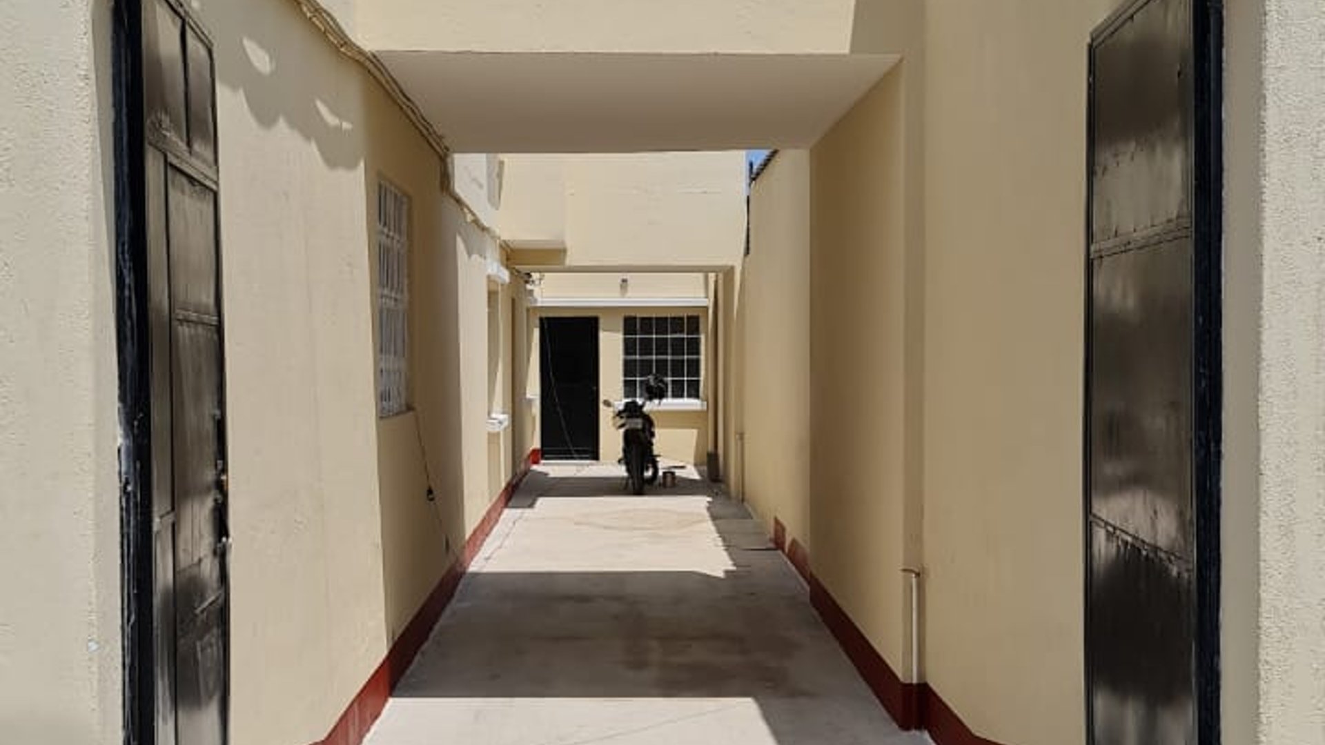 Casa de 4 habitaciones en alquiler, zona 1 - Miniatura 2