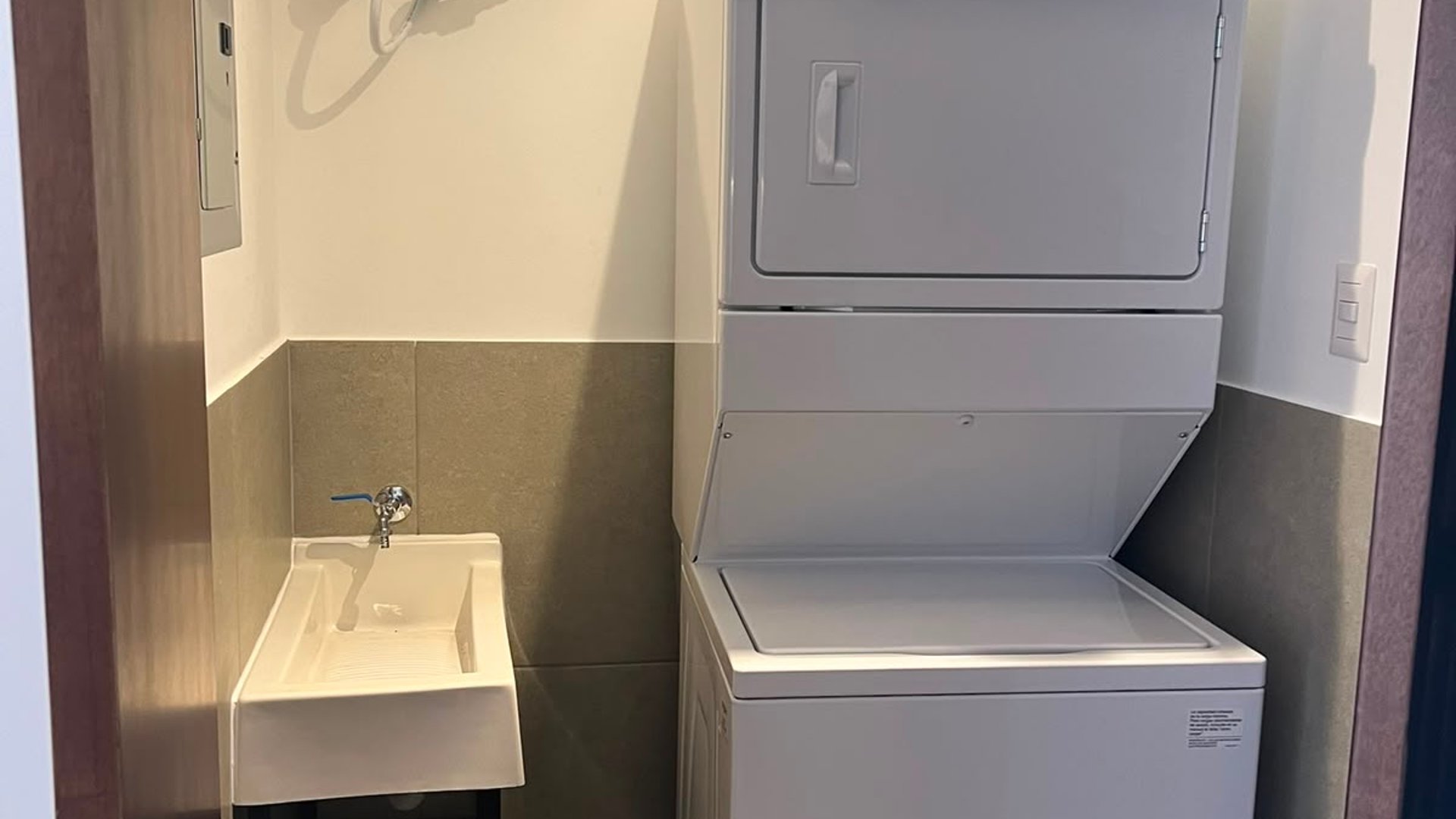 ???? APARTAMENTO EN RENTA – 2 HAB + LÍNEA BLANCA | BRUNELO | ZONA 10 - Miniatura 16