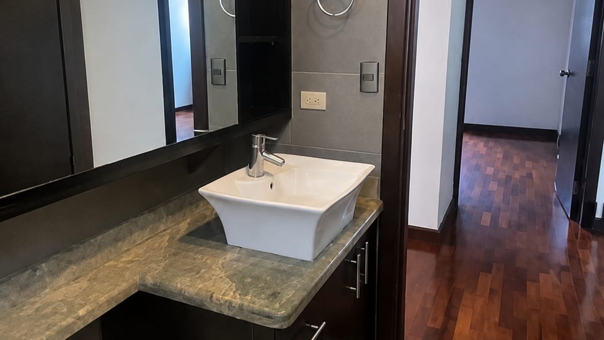 Amplio Apartamento en renta zona 14, La Villa. - Miniatura 3