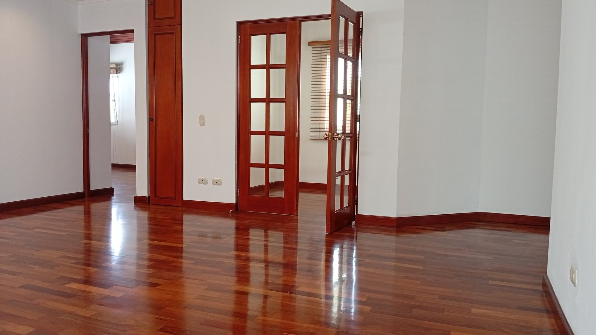 Casa en renta en condominio en zona 10 - Miniatura 8