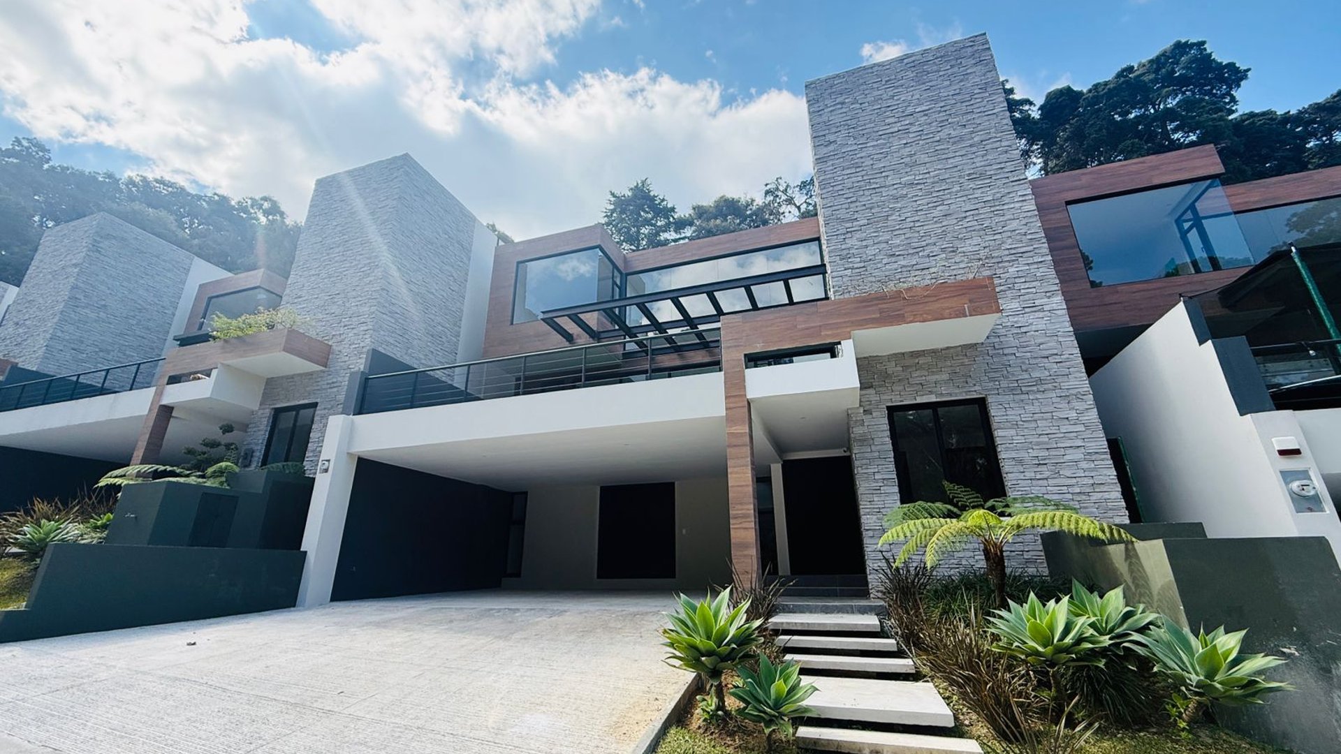 VENTA Ó ALQUILER DE PRECIOSA CASA - ARAMA, SANTA CAT. PINULA