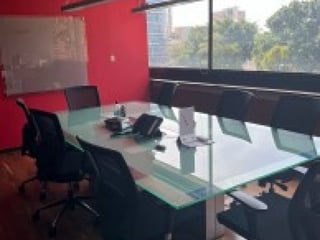 En renta oficina comercial en Zona 10 - Image 2