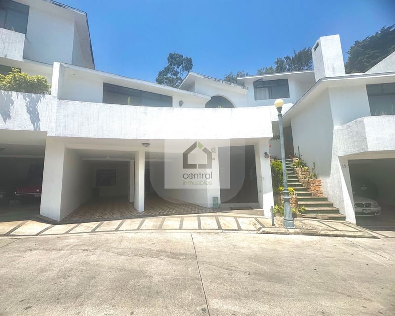 Amplia casa en venta en Colonia Santa Rosalía dentro de Condominio La Laguna