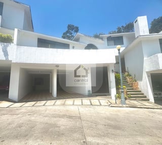 Amplia casa en venta en Colonia Santa Rosalía dentro de Condominio La Laguna