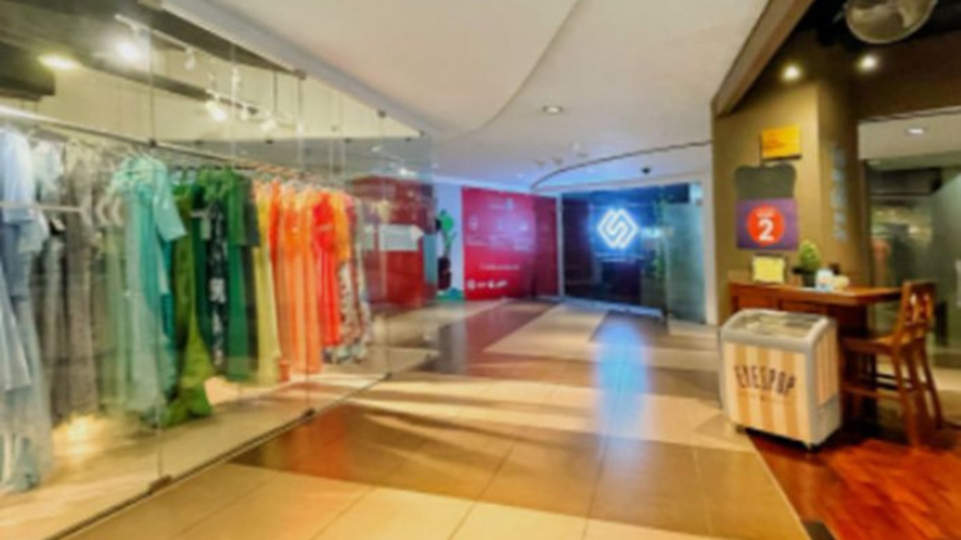 Local comercial en Renta ZONA 10 sobre la Diagonal 6 - Miniatura 2
