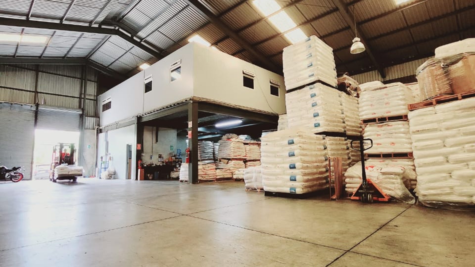 Alquilo Amplia Bodega  Atanasio Tzul