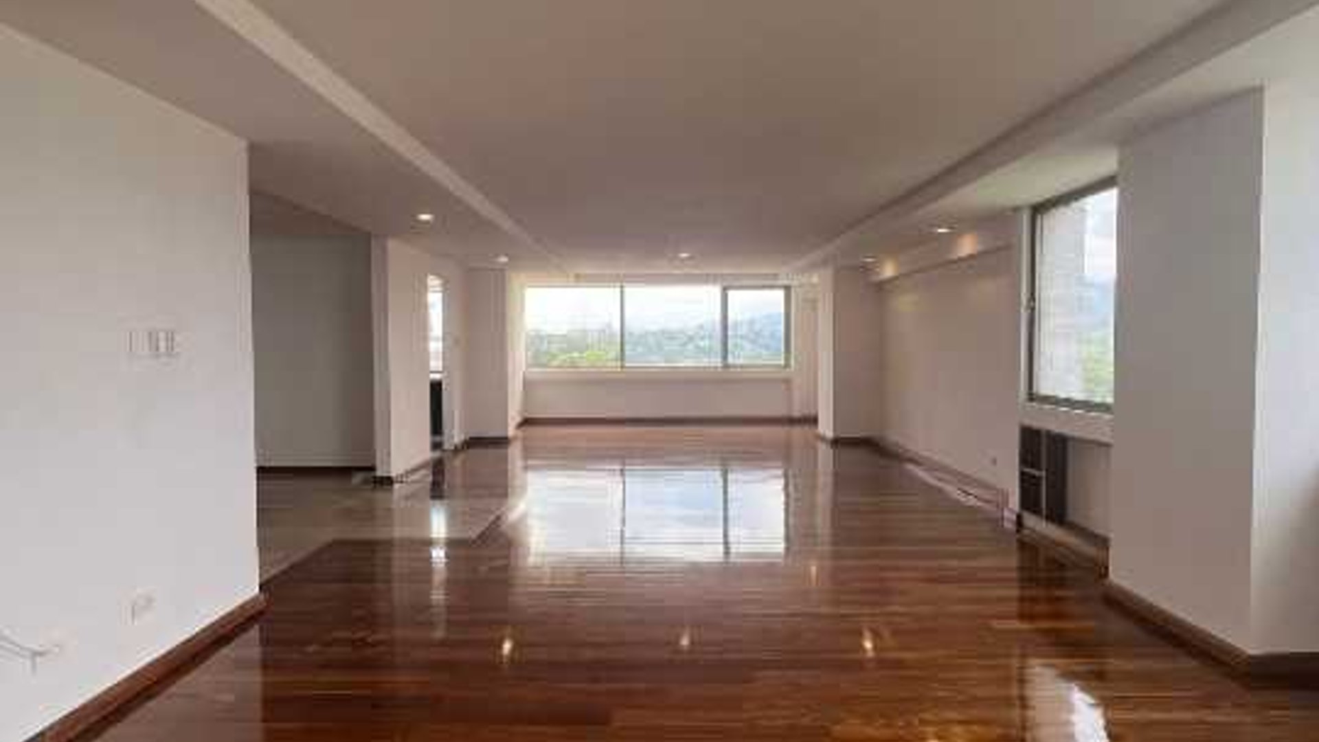 Vendo Lindo y Amplio Penthouse Edificio Antiguo zona 14