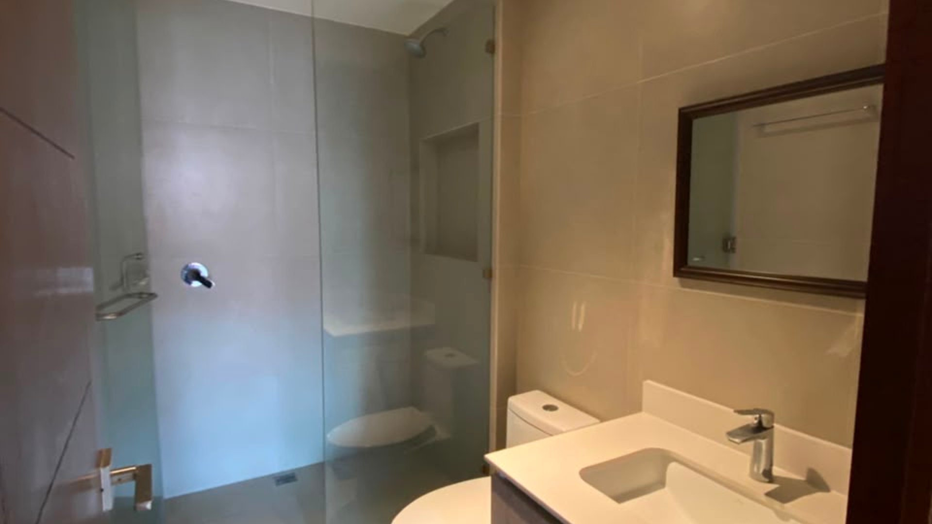 ???? APARTAMENTO EN RENTA – 2 HAB + BALCÓN | RESERVA DIEZ | ZONA 10 - Miniatura 9