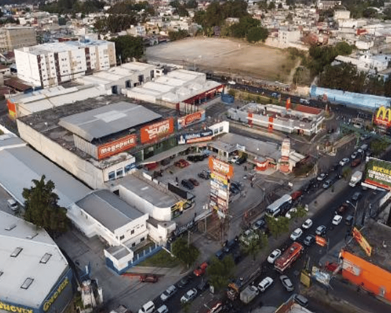 Unidades comerciales en VENTA dentro de Plaza en Zona 4 de Mixco