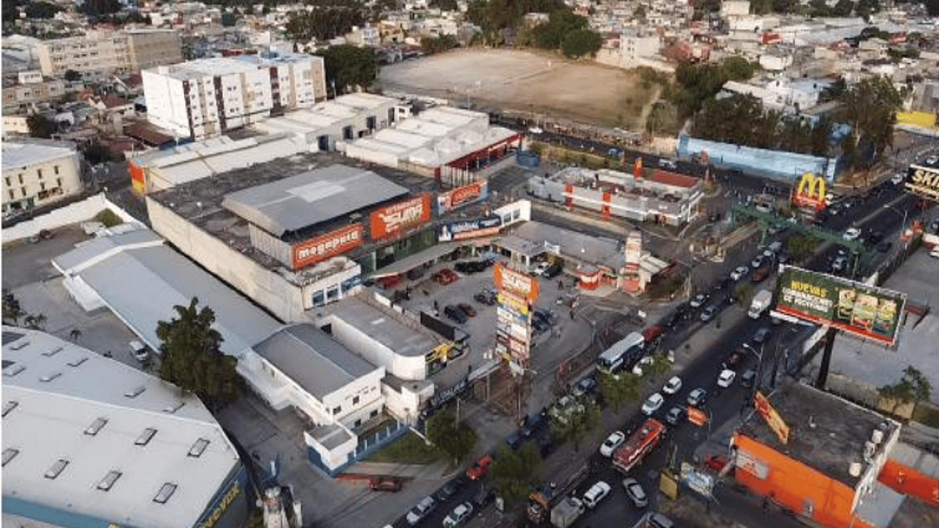 Unidades comerciales en VENTA dentro de Plaza en Zona 4 de Mixco