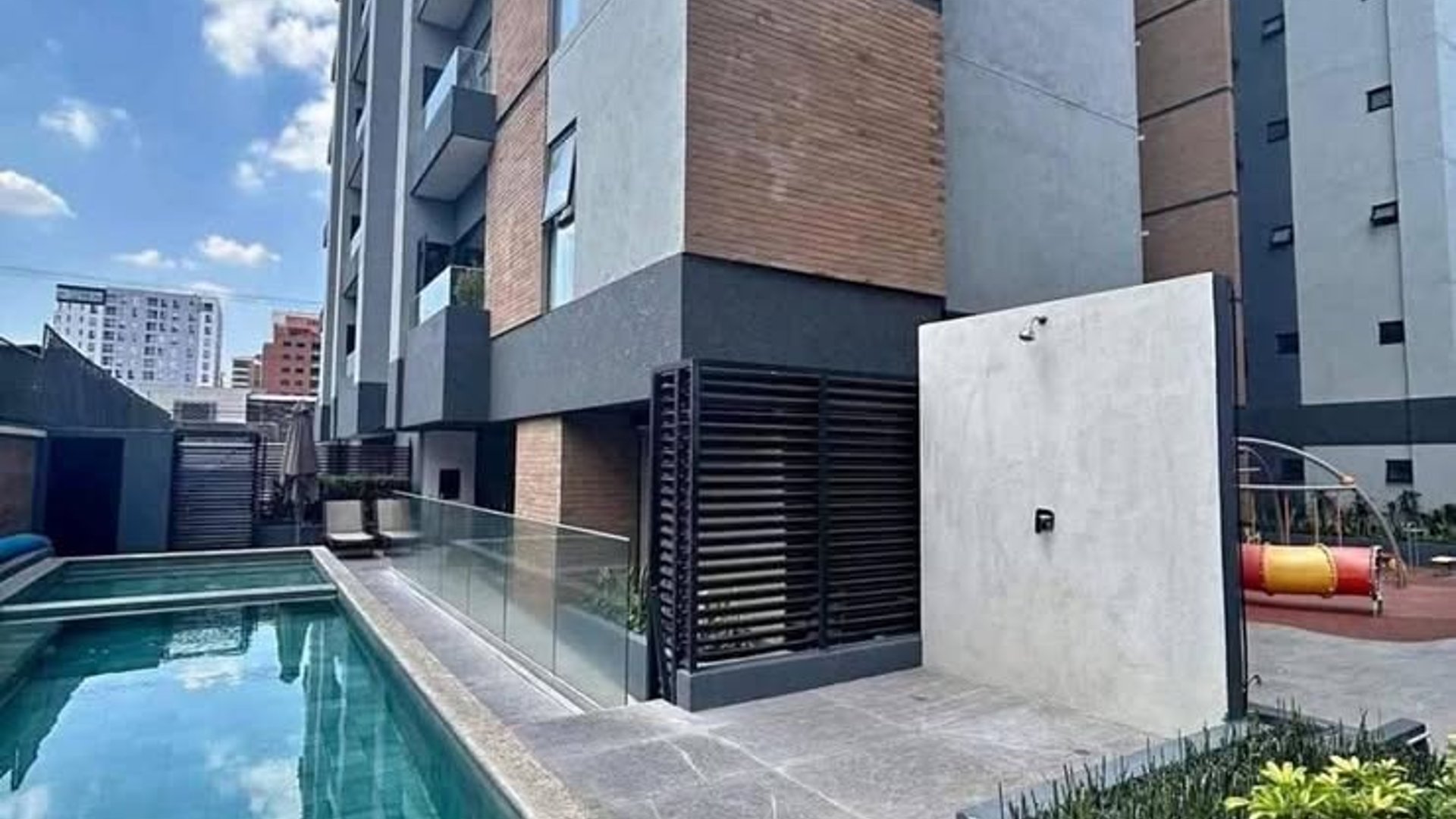 APARTAMENTO AMUEBLADO EN EDIFICIO PARQUE 10 ZONA 10 - Miniatura 16