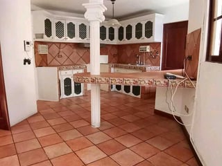 CASA  EN VENTA ESTILO COLONIAL,📍sobre 20 calle Z. 10, fuera de garita - Image 6