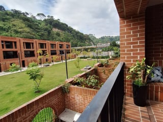 Casa en venta en proyecto residencial en Zona 13 - 4