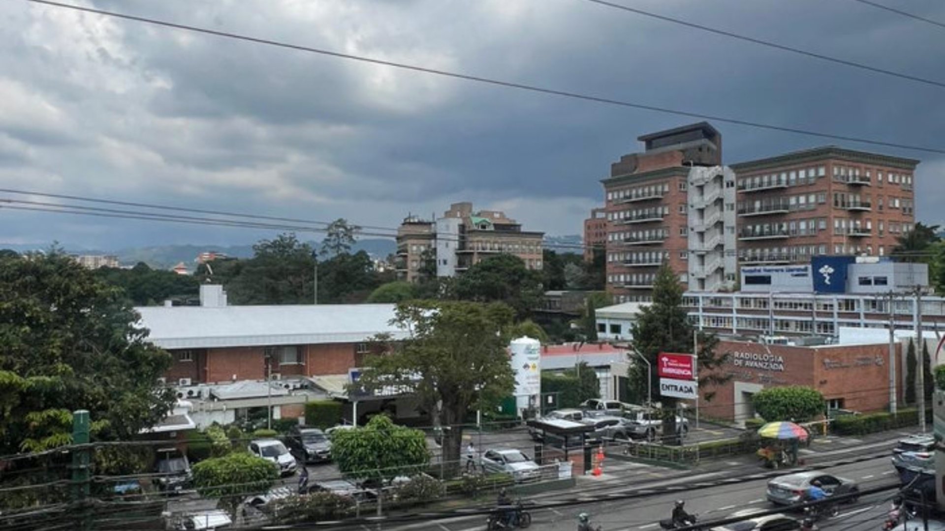 Oficina en renta zona 10 Frente a Herrera Llerandi - Miniatura 11