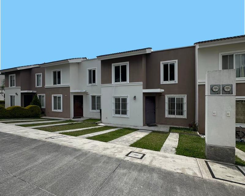 Casa en alquiler de 4 habitaciones en Alamedas de Santo Domingo km30.5 CES