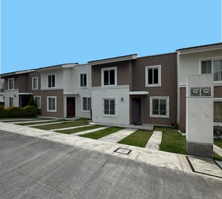 Casa en alquiler de 4 habitaciones en Alamedas de Santo Domingo km30.5 CES