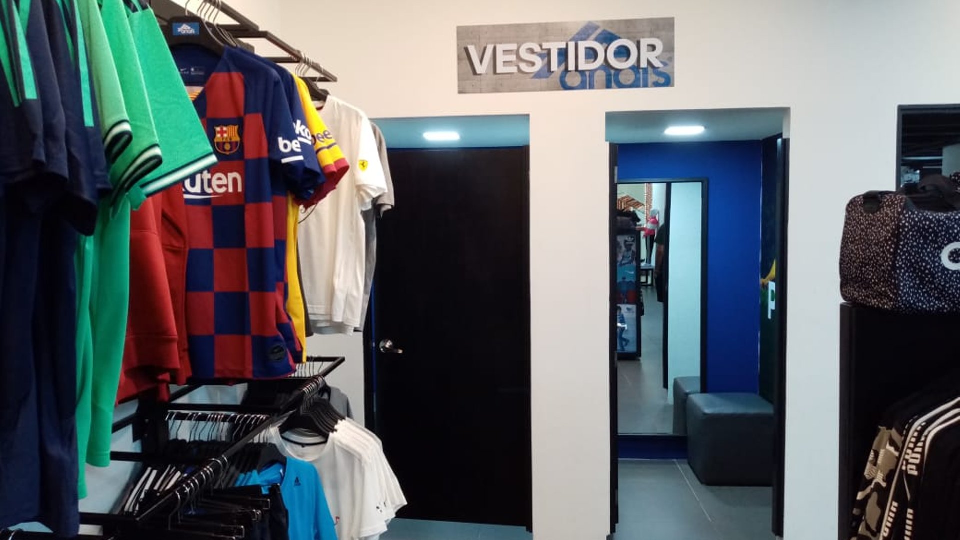 Local en Venta Centro Comercial Los Próceres, zona 10 Guatemala - Miniatura 2