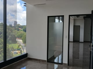 Rento Oficina Comercial en Zona 15 - Image 10