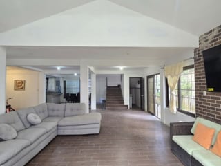 Casa con Jardín en Venta San Lucas Sacatepéquez - 2