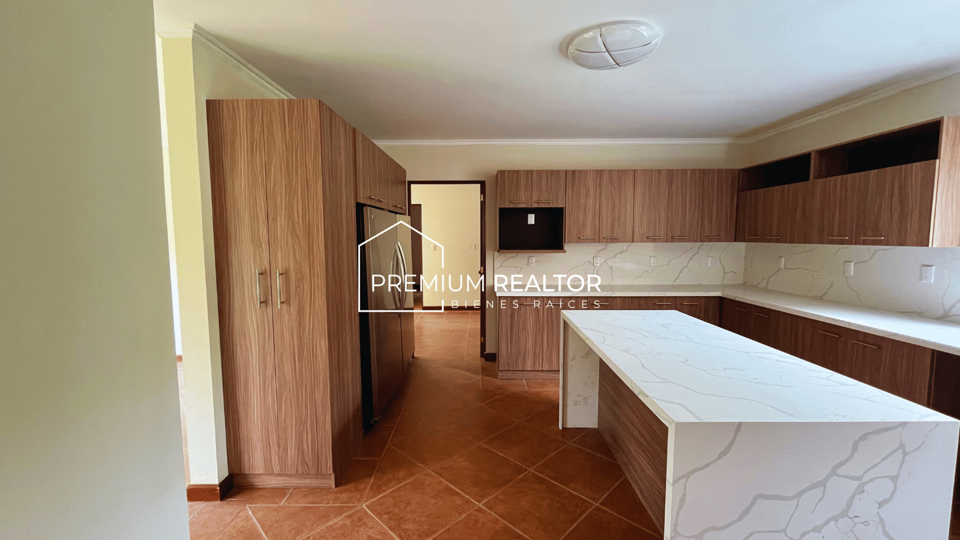 Luxurious 4-Bedroom House with Garden in Casa & Campo, Fraijanes - Rent $2800 - Miniatura 25