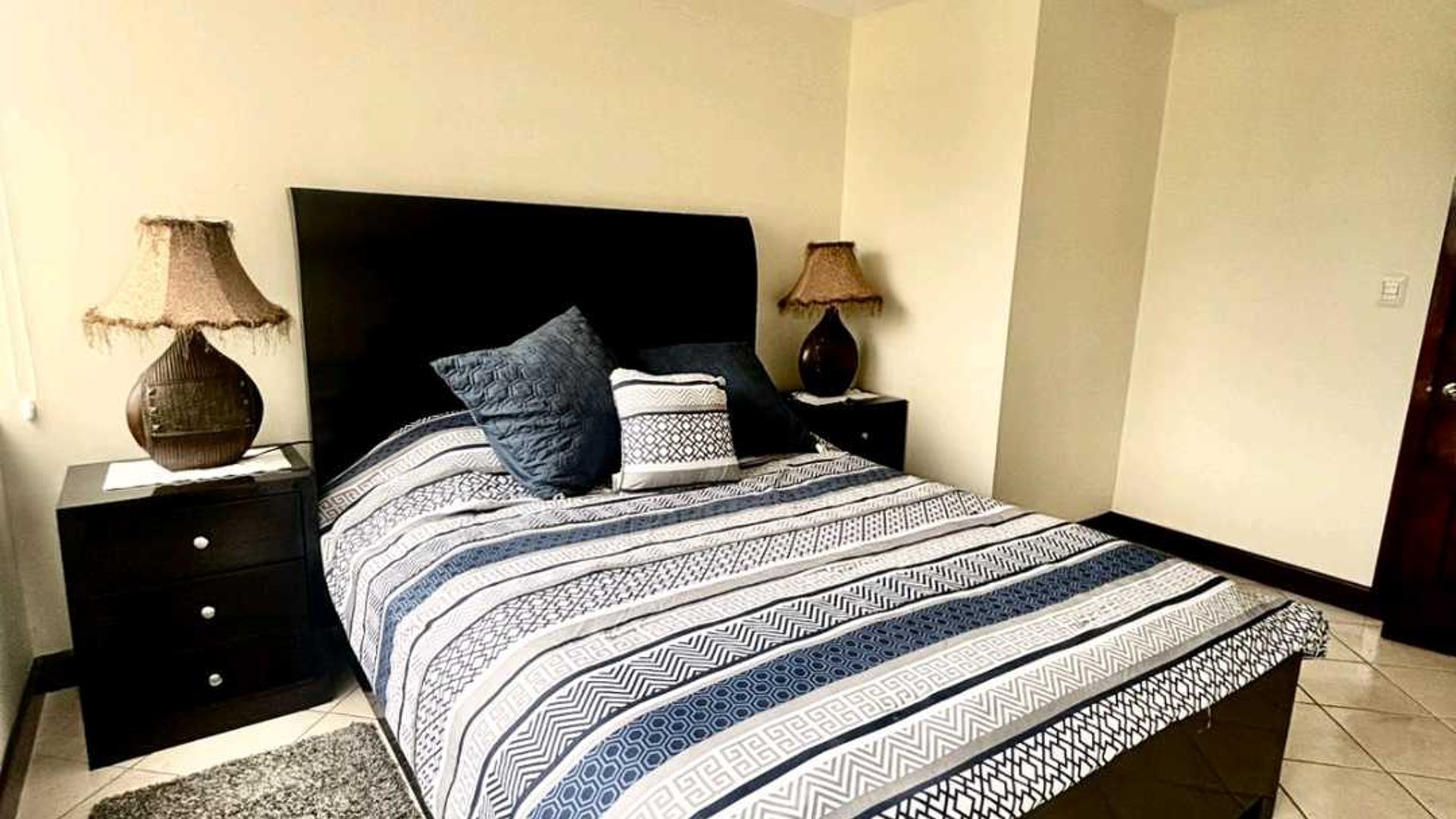 APARTAMENTO AMUEBLADO EN ALQUILER O VENTA???? Edificio Milenia, zona 10 - Miniatura 9