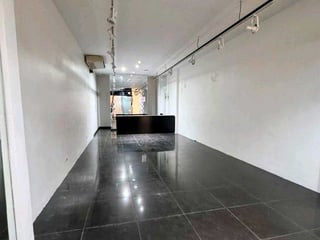 LOCAL COMERCIAL EN VENTA📍 Galerías La Pradera, Zona 10 - 4