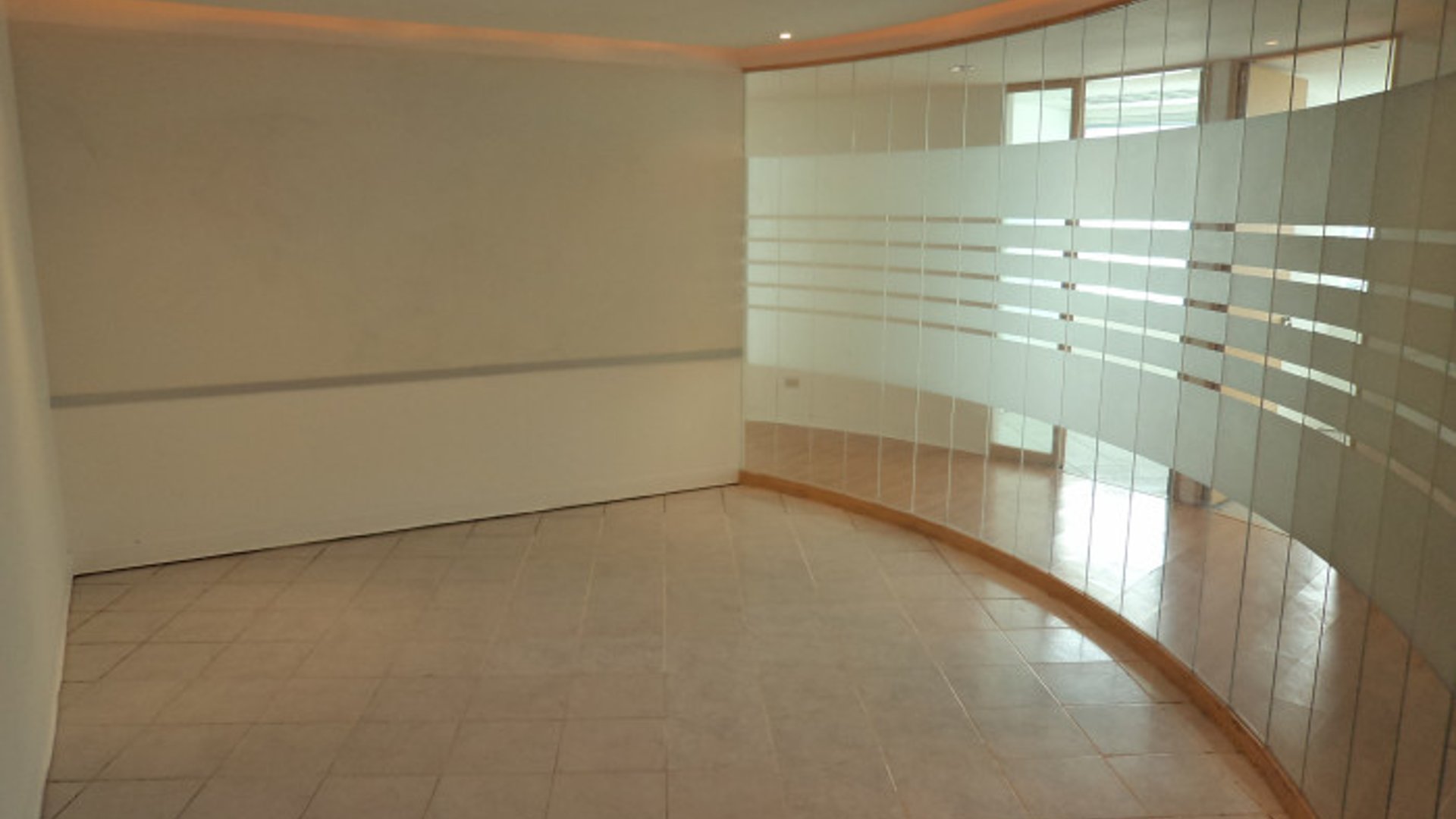 En Renta Oficina en Zona 14 Europlaza Guatemala - Miniatura 17