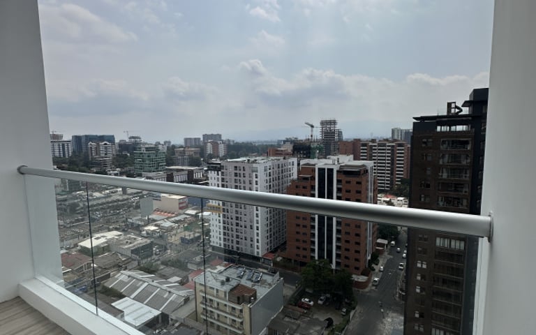 Apartamento Nuevo En Nivel Alto en Venta en Zona 10 - Miniatura 11
