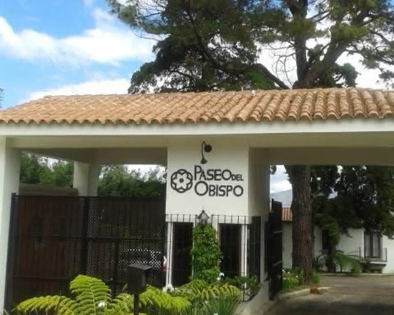 ALQUILER DE HERMOSO TOWNHOUSE - PASEO DEL OBISPO, ANTIGUA