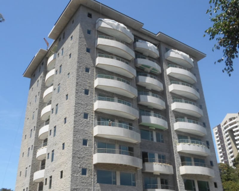 En renta apartamento en Ladera de Florencia zona 10