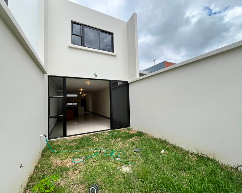 Casa en Venta de 3 Habitaciones Hacienda Real Zona 16