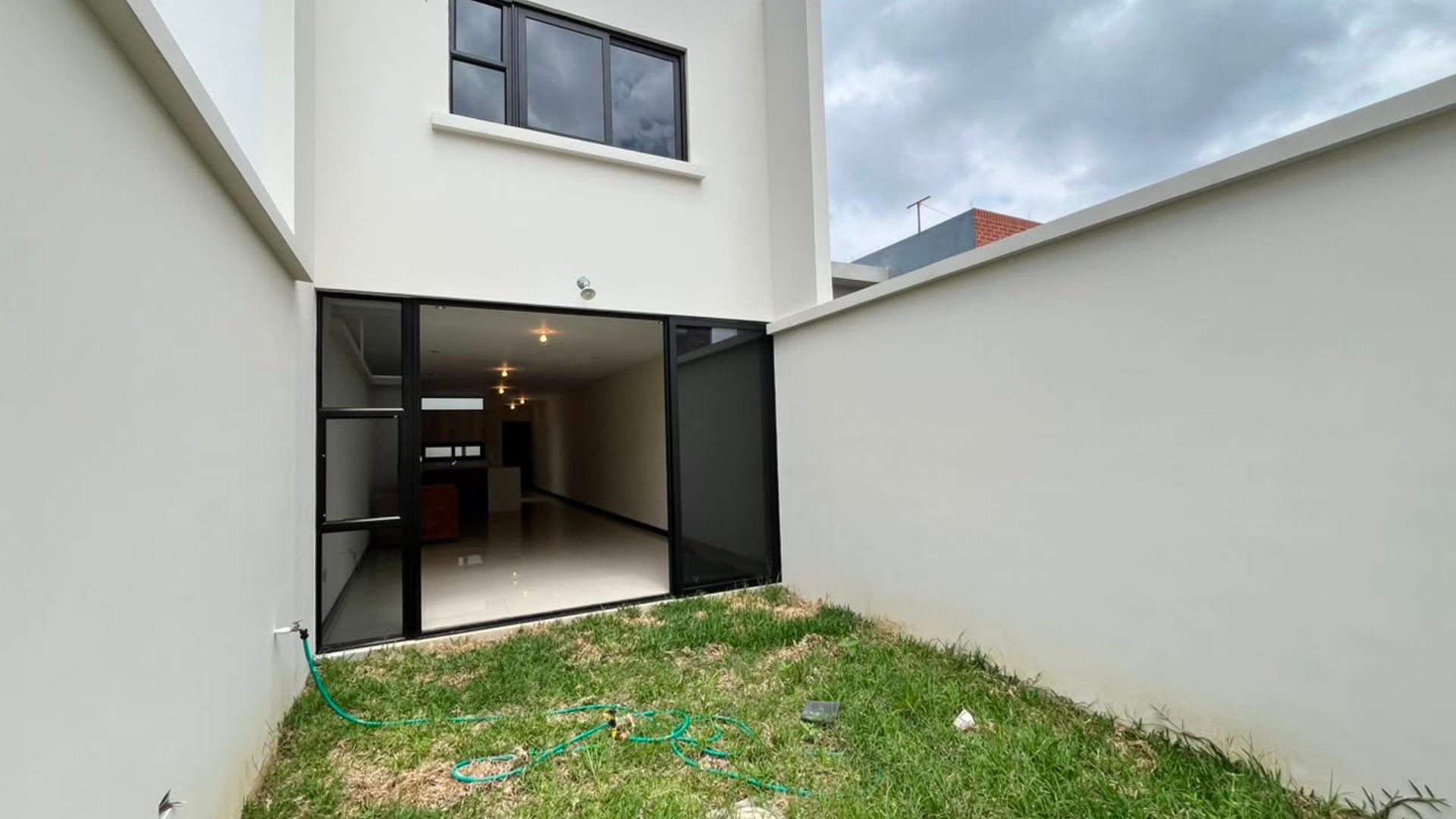 Casa en Venta de 3 Habitaciones Hacienda Real Zona 16