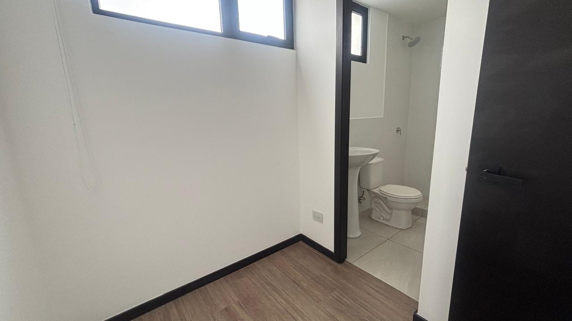 Apartamento en Alquiler Edificio IQ10, zona 10 - Miniatura 7