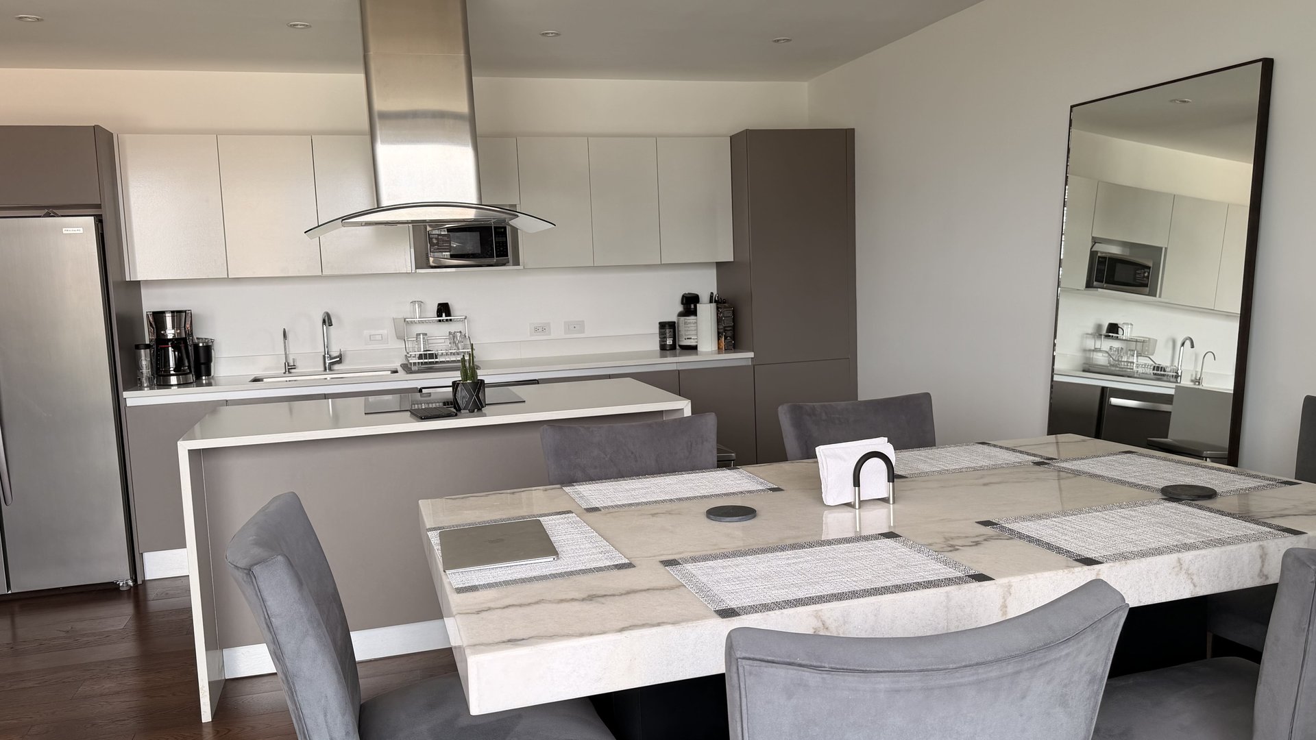Apartamento en Alquiler Edificio Vasanta, zona 10 N12 - Miniatura 3
