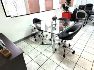 Oficina en Venta y Alquiler en Zona 10 - 3