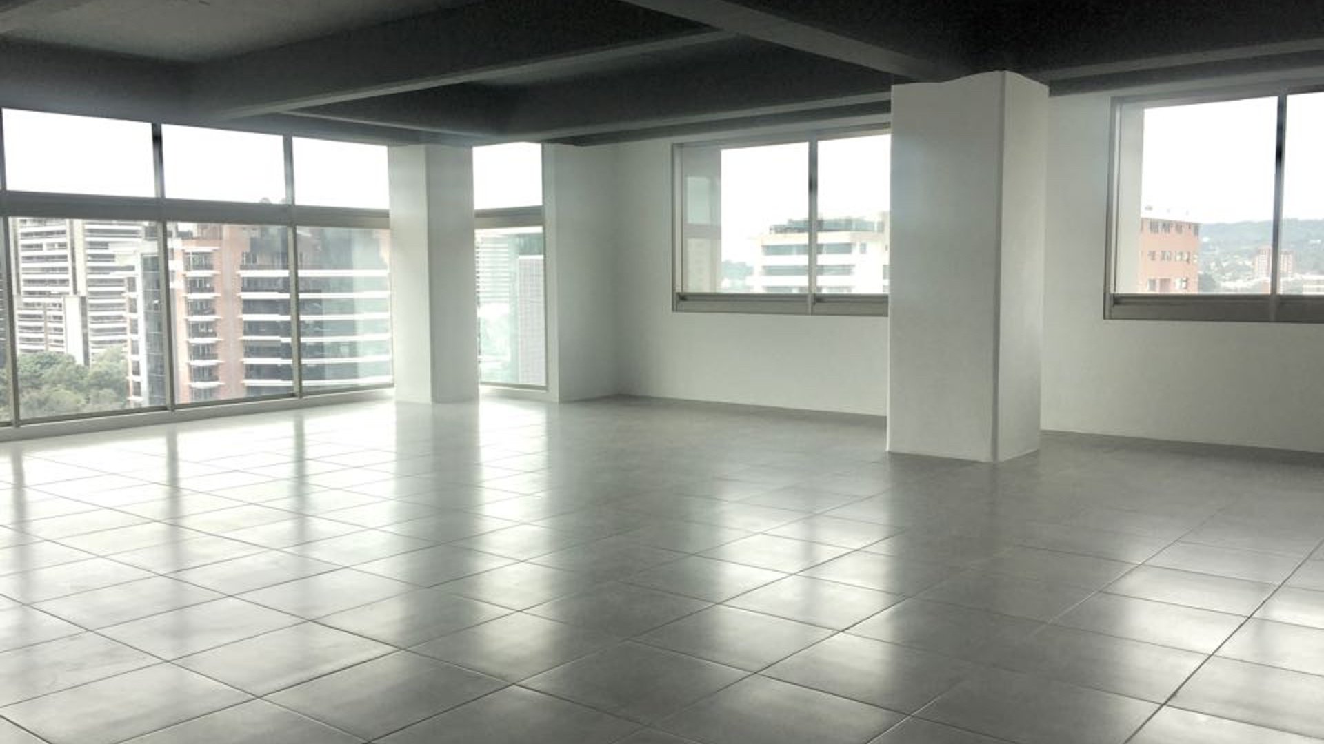 Vendo Oficina en Zona 10 Edificio Pialé - Miniatura 12
