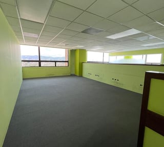 Alquilo Oficinas con excelente ubicación en Calzada Atanacio Tzul z12 