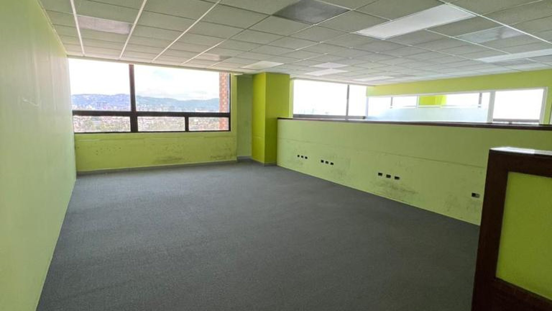 Alquilo Oficinas con excelente ubicación en Calzada Atanacio Tzul z12 