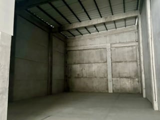 Calzada la paz / Bodega en renta zona 17 - 2