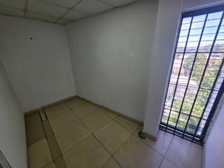 Alquilo local en Centro Comercial La Pradera Zona 10 Ref-5048 - 3