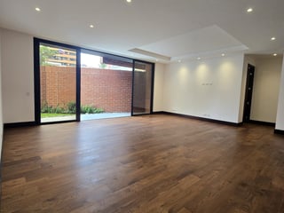 Apartamento de Lujo con Jardin en venta en la zona 14 - Image 8