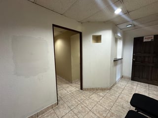 OFICINA EN DIFICIO TORRE CRISTAL ZONA 9 - 2