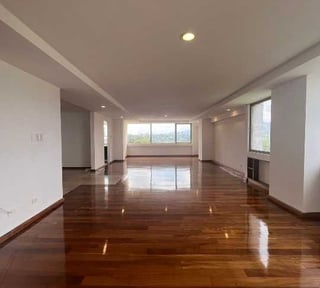 Vendo Lindo y Amplio Penthouse Edificio Antiguo zona 14