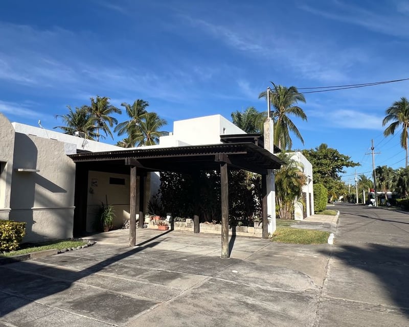 *Venta casa de Playa Condominio Alta Mar Carretera a Chulamar*