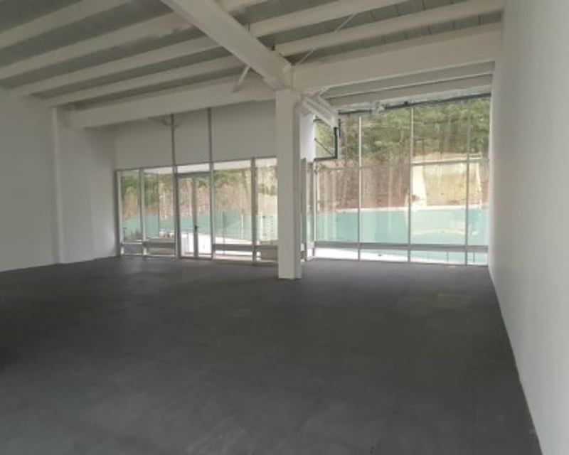 Alquilo Oficina en Km 9 Torre Tigo