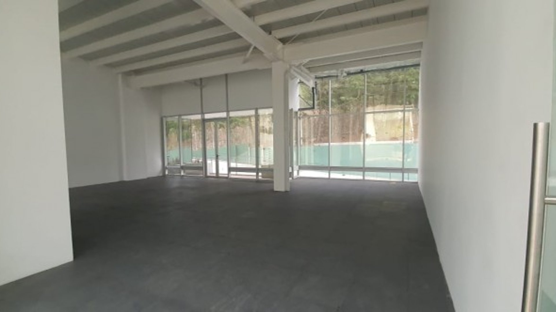 Alquilo Oficina en Km 9 Torre Tigo